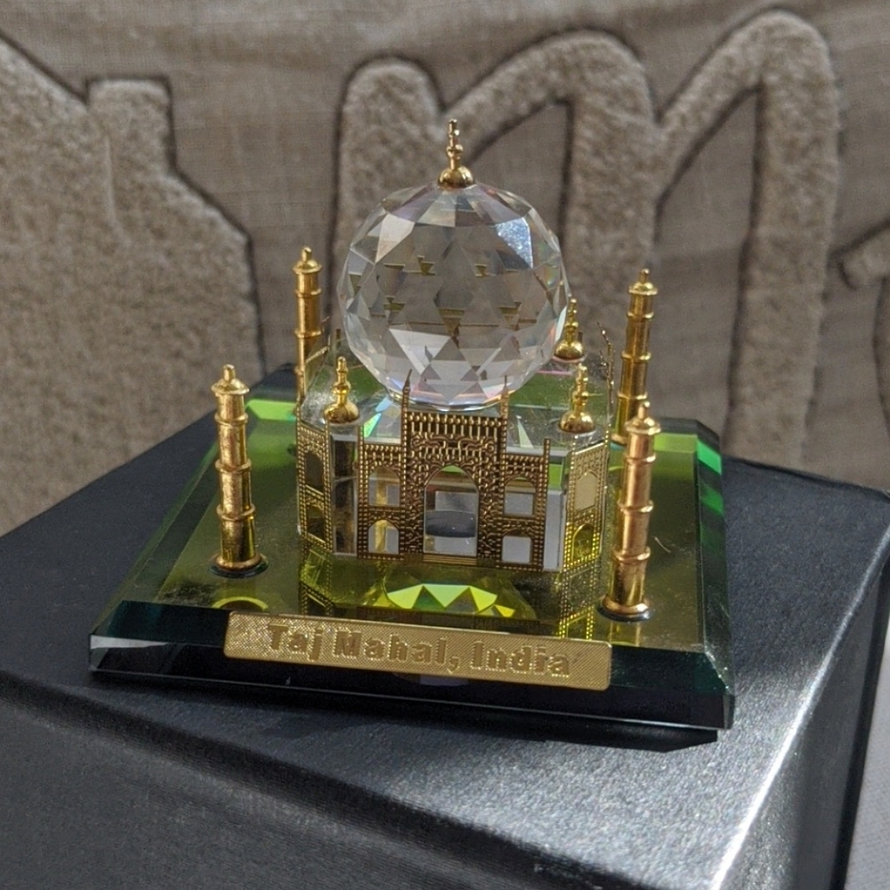 Taj Mahal crystal figurine